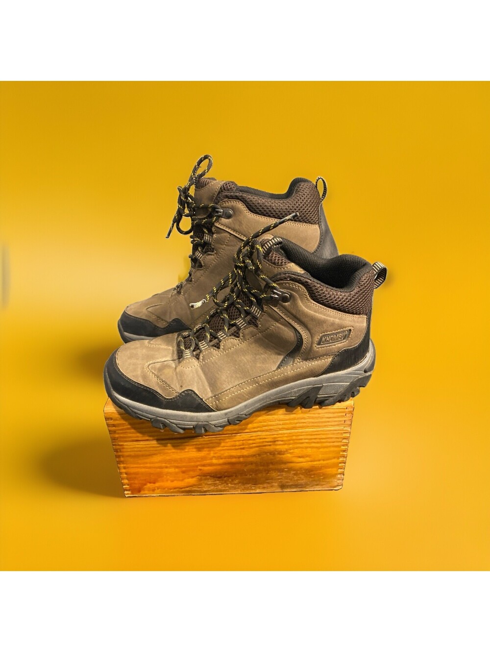 Khombu Hiking Boots very light weight Men size 9